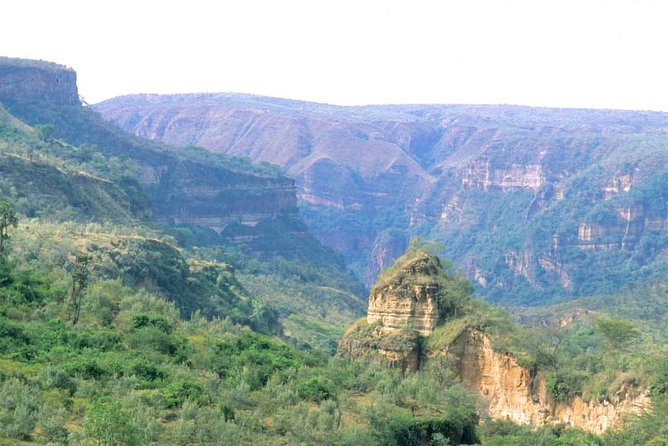 1 Day trip to Hells Gate and Lake Naivasha From Nairobi - Walking Into Hell’s Gate Gorge