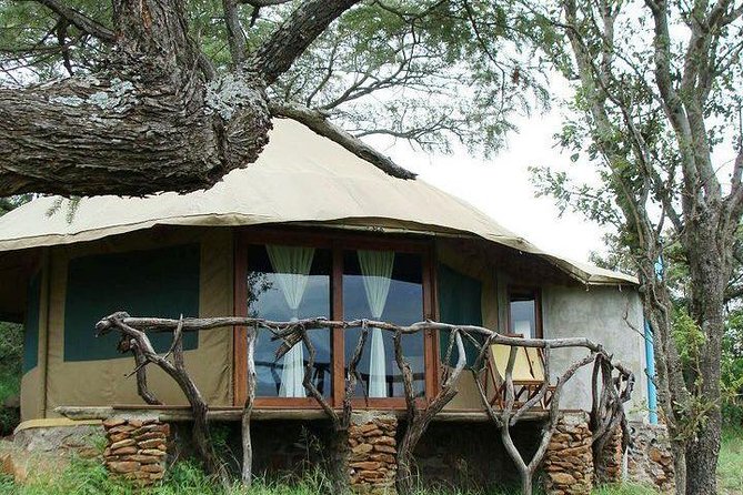 12 days Kenya and Tanzania safari private lodge from Nairobi - Day 6: the long crossing from Kenya to Tanzania