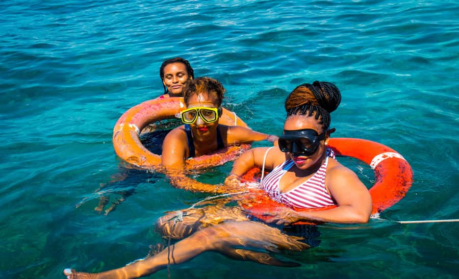 Blue Safari: Snorkeling at Watamu Marine Park & Seafood - The optional Sudi Island canoe ride