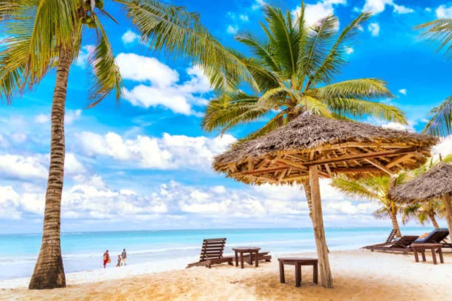 Diani Beach: Funzi Island Day Trip with Lunch - Funzi Sandbank at low tide