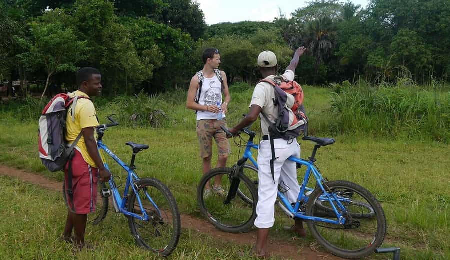 Diani Beach: Village tour on a bike with hotel pick-up - Ukunda’s market, where daily life is on display