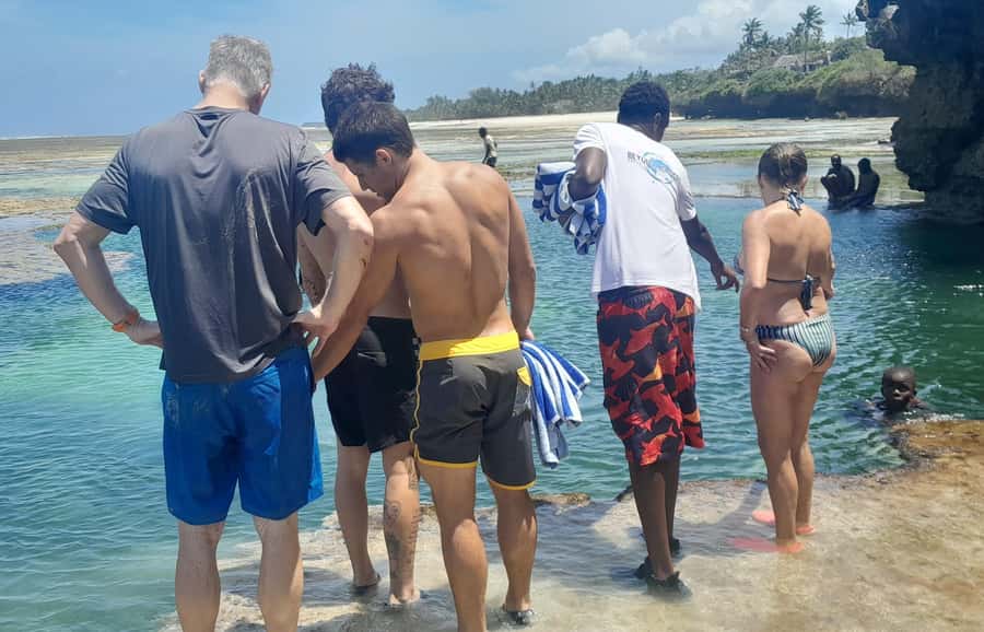 Diani: Full day Guided tour in Tiwi beach & Diani - Swimming in the African Map Pool