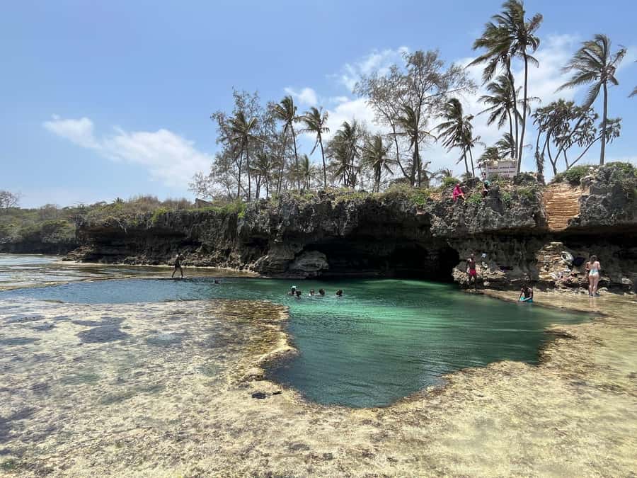 Diani: Full day Guided tour in Tiwi beach & Diani - Crossing from Kongo Beach to Tiwi
