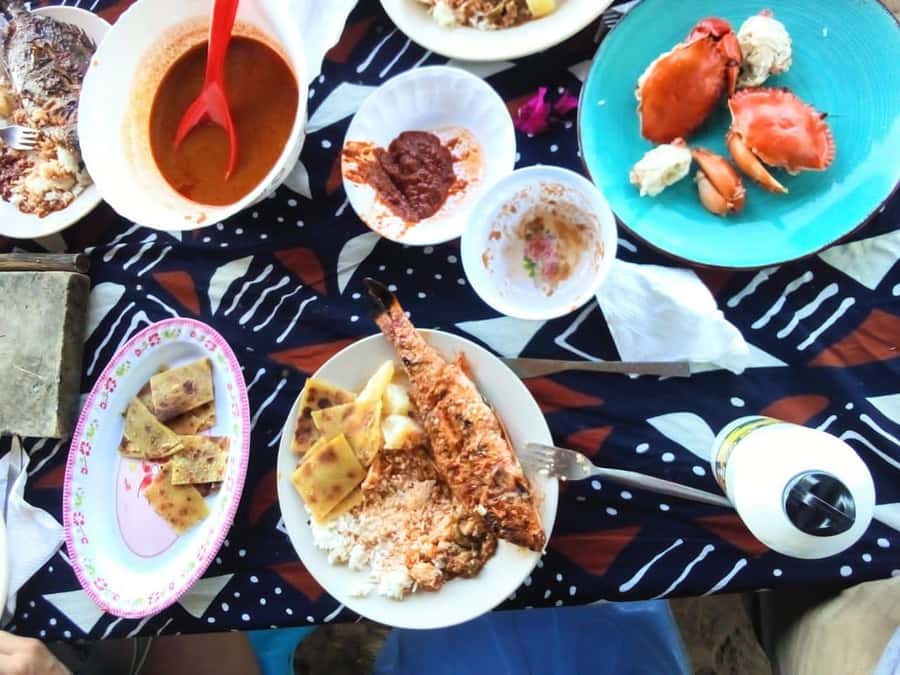 Diani: Wasini Island Dolphin Watching and Snorkeling Tour - Breakfast and sea views aboard the dhow