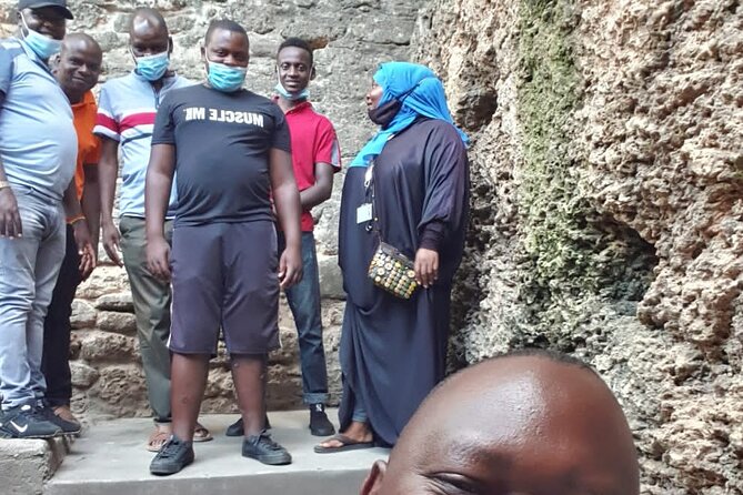 Fort Jesus Museum Walking Tour in Mombasa - Curio shops, artisans, and room for local encounters