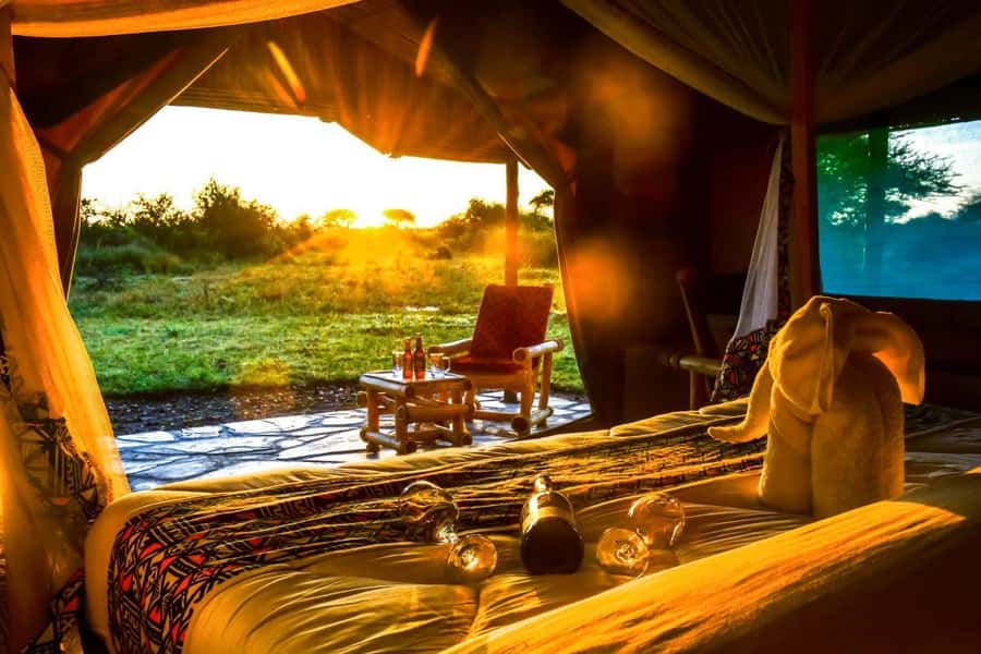 From Nairobi: 2-Day Naivasha Safari with Accommodation - A lodge evening beside Lake Naivasha