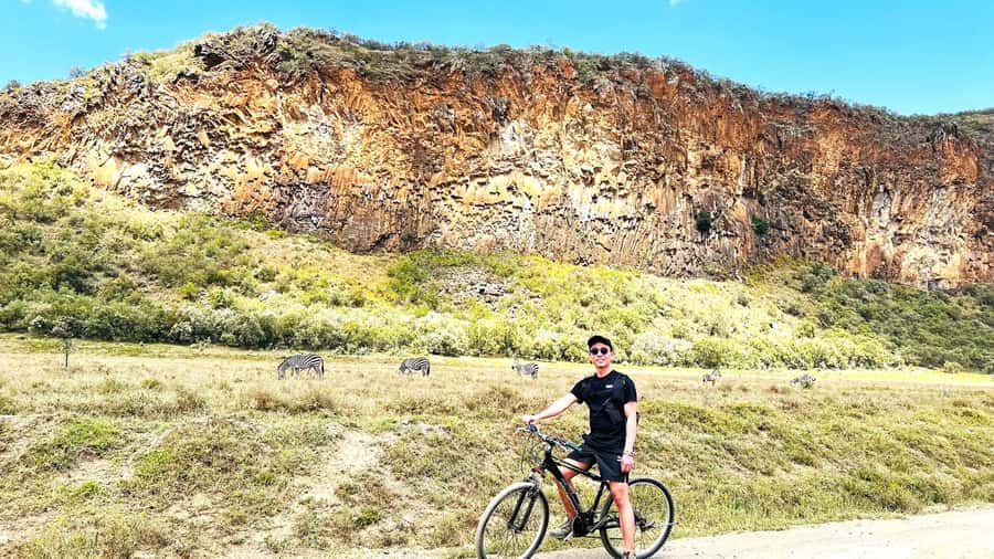 From Nairobi: Day Trip to Hells gate and Lake Naivasha - The early road to the Great Rift Valley