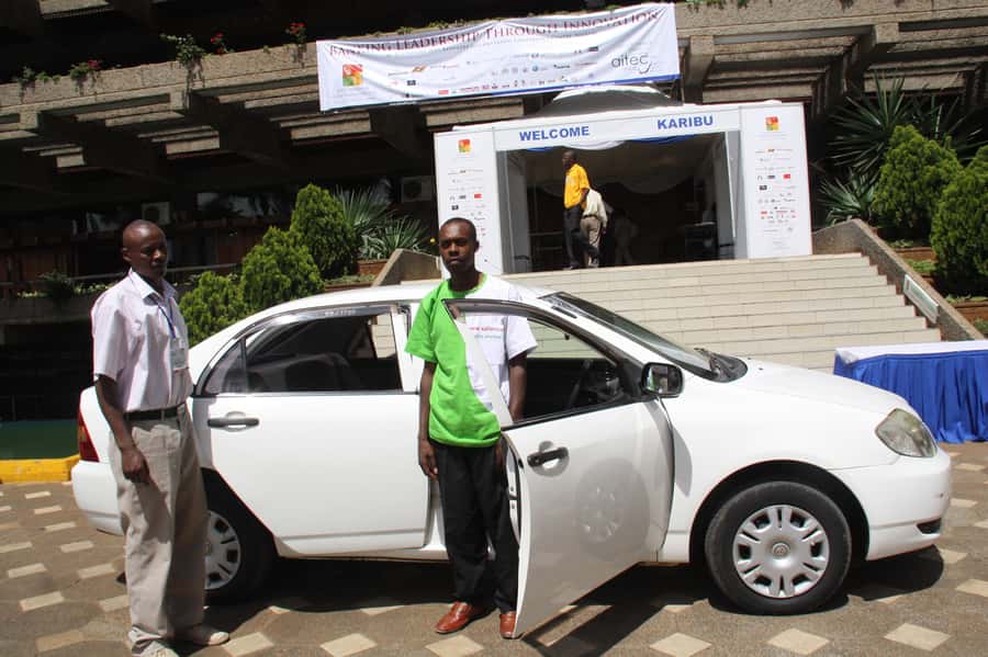 Giraffe Center and Karen Blixen Museum Tour from Nairobi - What to wear and bring