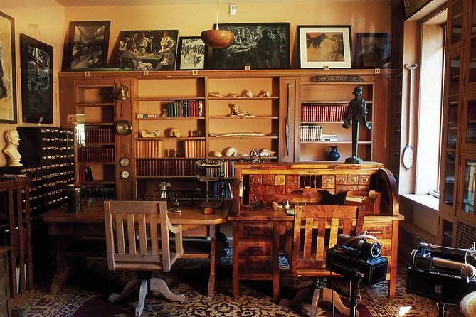 Karen Blixen Museum & Giraffe Centre Half day tour - Who should book this half-day tour?