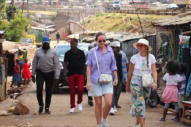 Kevins Kibera Slum Tours - Seeing work at the African bone workshop