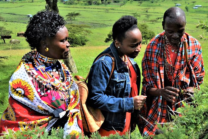 Maasai Magic - A Day Which You Will Never Forget - Building a manyatta with the women of the village