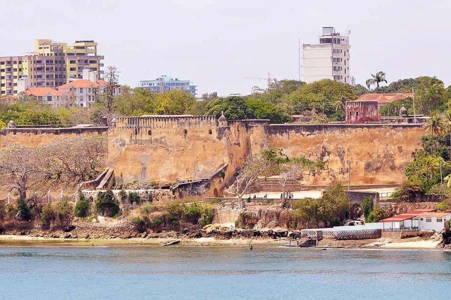 Mombasa: Discovery Day Tour and Haller Park - The Hindu temple and Moi Avenue add contrast