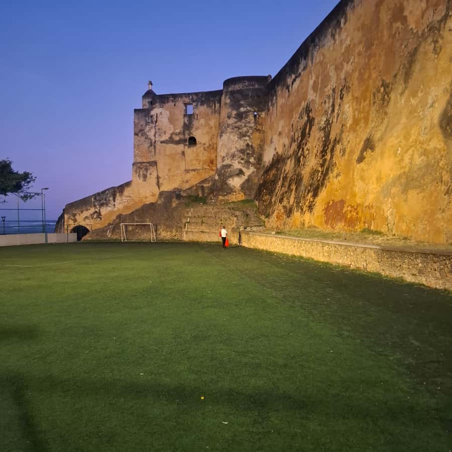 MOMBASA:FortJesus,OldTown,SpiceMarket, Shiva Temple DayTour. - Old Town’s narrow lanes and layered communities