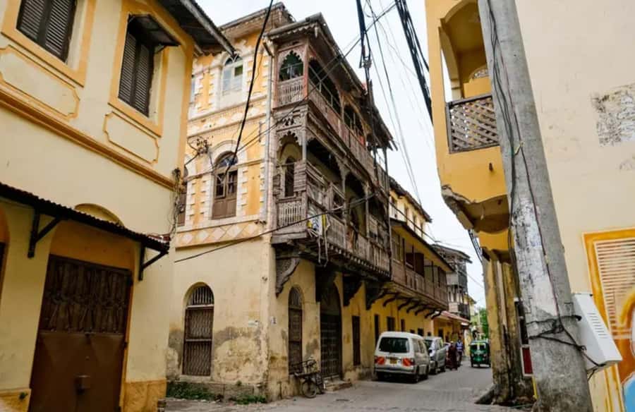 Mombasa: Historical Guided city tour. Old town, Fort Jesus - Meeting at the Elephant Tusks