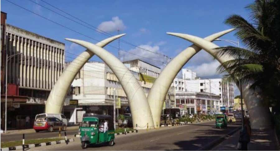 Mombasa: Tusks, Fort Jesus, Old Town, Beach and City Tour - Walking through Old Town’s narrow streets