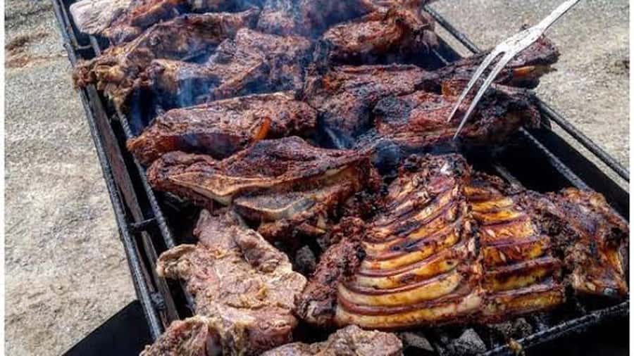 Nairobi: Cabaret Show with Dinner at Safari Park Hotel - What the praise tells you about the experience