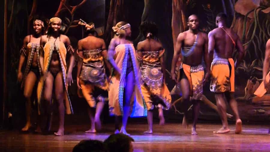 Nairobi: Cabaret Show with Dinner at Safari Park Hotel - Live music before the 9 p.m. performance