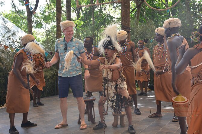 Nairobi city sights, Giraffe Encounters and Bomas Kenya Tour - Utamaduni Crafts Centre: allow time for serious browsing