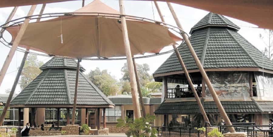 Nairobi: Giraffe Center, Beads Factory & Bomas of Kenya Tour - Handmade beads and pottery at Kobe Beads Factory
