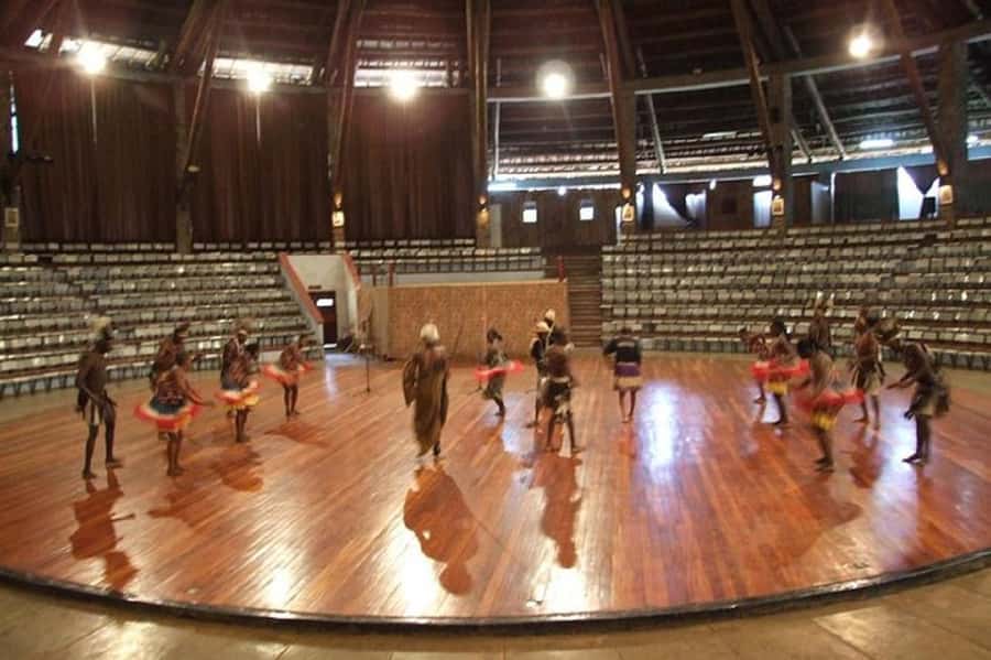 Nairobi: Giraffe Center, Beads Factory & Bomas of Kenya Tour - Should you book the Giraffe Centre, Kobe Beads, and Bomas tour?