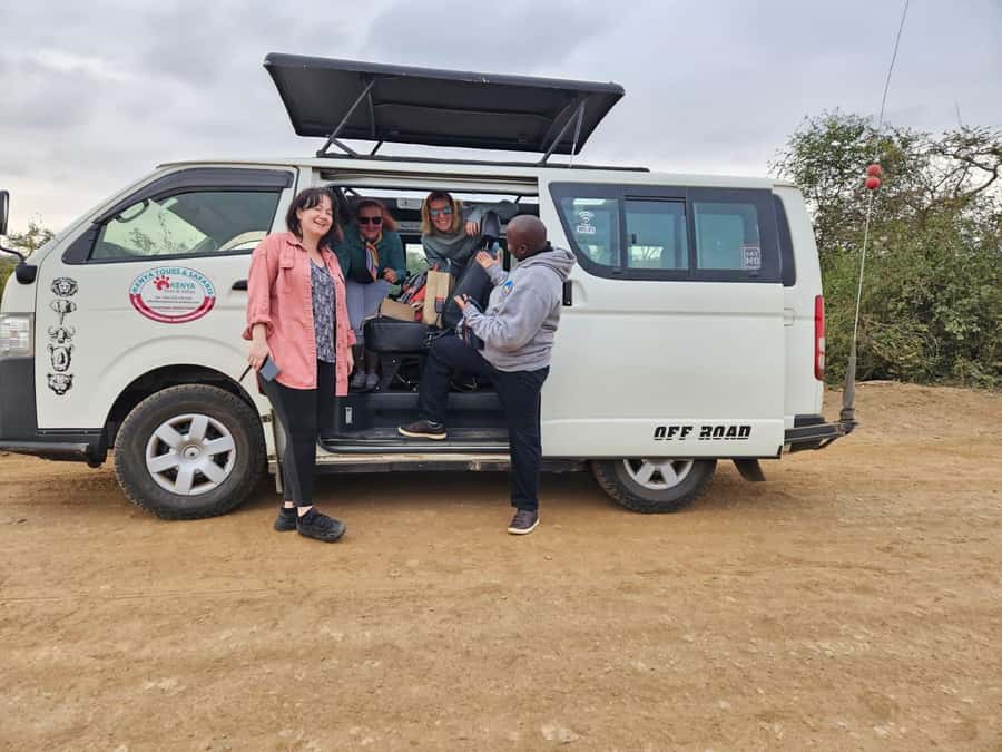 Nairobi: Giraffe Center, Elephant Orphanage, and Beads Tour - Visiting the bead workshop