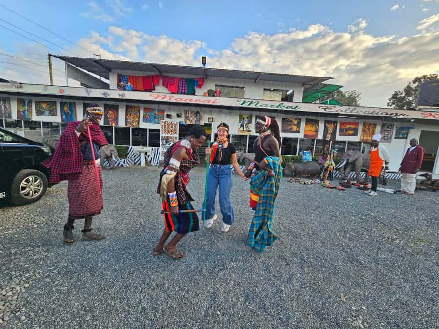 Nairobi: Hop on Hop off and Maasai market Collections Visit - Maasai Market Collections in Karen