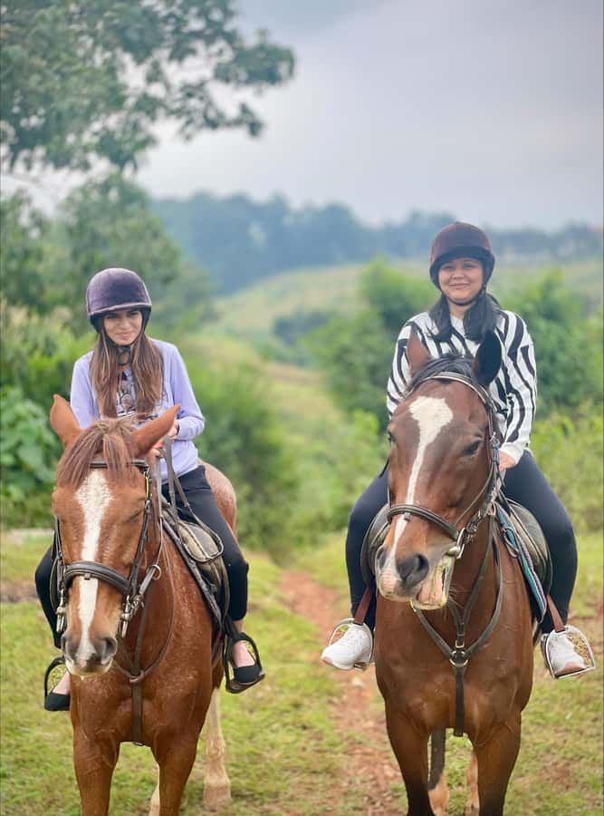 Nairobi: Horseback Riding Tour Through Maize Plantation - Riding through the maize plantation