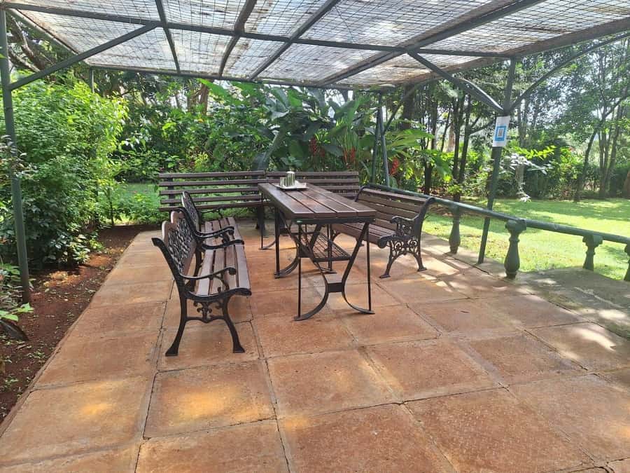 Nairobi: Tea Farm Day Trip with Lunch at kiambethu - Making orthodox tea by hand