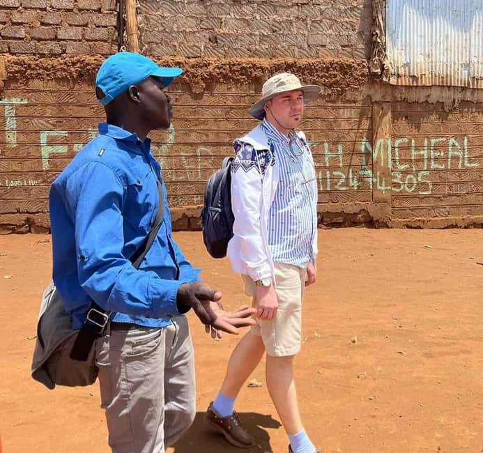 Nairobi: Visit Kibera Slum with a Social Entrepreneur - Stop five: OAC Kenya Crafts and fair-price shopping