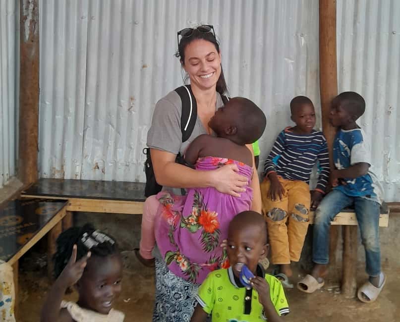 Nairobi: Volunteer at KCOOP Children’s Centre in Kibera Slum - Helping with the feeding program
