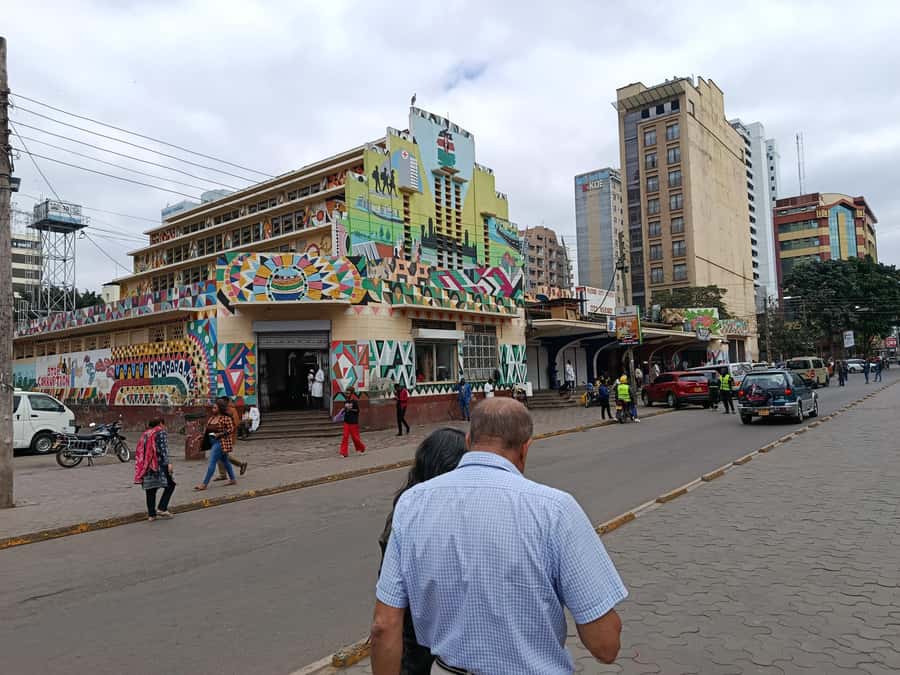 Nairobi Walking Tour, GiraffeCentre & Souvenir Shopping Tour - Who should book this Nairobi outing