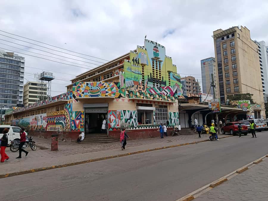 Nairobi Walking Tour, GiraffeCentre & Souvenir Shopping Tour - Kazuri Beads, Golden Eagle, and Utamaduni
