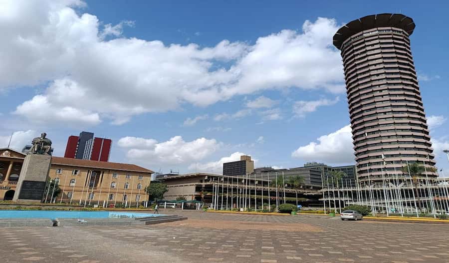 Nairobi Walking Tour, GiraffeCentre & Souvenir Shopping Tour - Why the private guide makes a difference