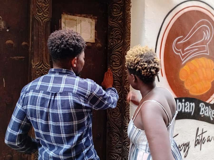 Swahili Carved Doors Tour by Woman Woodcarver: Lamu Island - Learning to tell Swahili door styles apart
