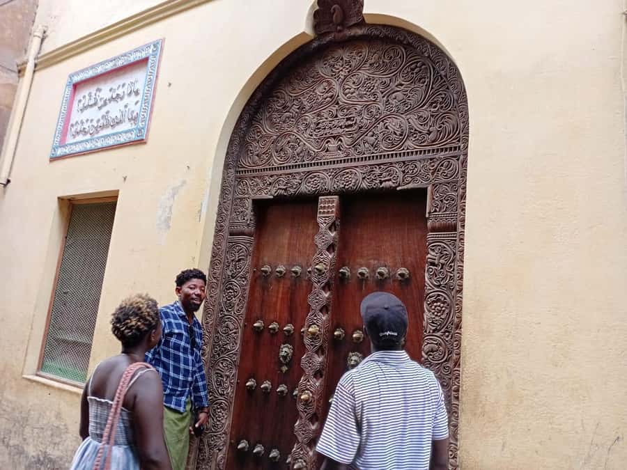 Swahili Carved Doors Tour by Woman Woodcarver: Lamu Island - Practical advice for a comfortable afternoon