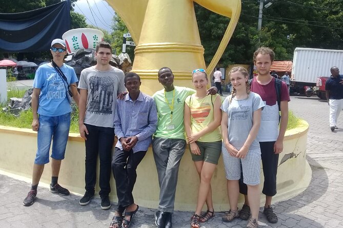 Walking Tour Through Old Town Mombasa and Fort Jesus - Sampling the spice market